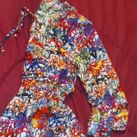 Women's graffiti top with string tied neckline size large - Picture 5 of 5